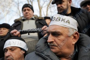 Чернобыльцы продолжают голодовку у Кабмина