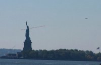 Выходец из СССР в США нанял самолет, чтобы попросить Ромни о помощи