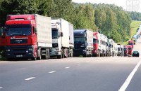 Фуры с продуктами простаивают на въезде в Крым