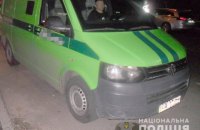 В Киеве ограбили автомобиль инкассаторов, пока они заправляли банкомат