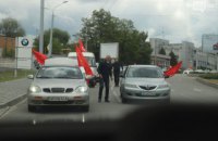 Из-за автопробега с красными флагами в Запорожье произошли стычки