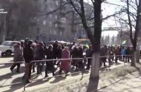 Киевляне пикетируют посольства РФ и ЕС с требованием освободить Савченко