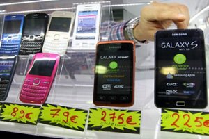Nokia впервые за 14 лет потеряла статус крупнейшего производителя