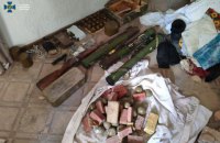 Контрразведка СБУ обезвредила на окраине Марьинки схрон со взрывчаткой
