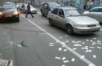 У Рады прохожие собрали потерянные грабителями деньги