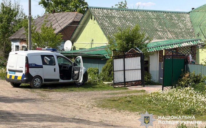 На Хмельниччині під час перевірки документів чоловік напав на поліцейських, є загиблий і поранений
