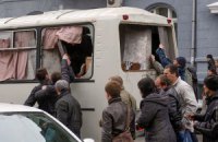 В Харькове пророссийские активисты напали на автобус с милицией