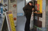 Население установило антирекорд по продаже валюты банкам