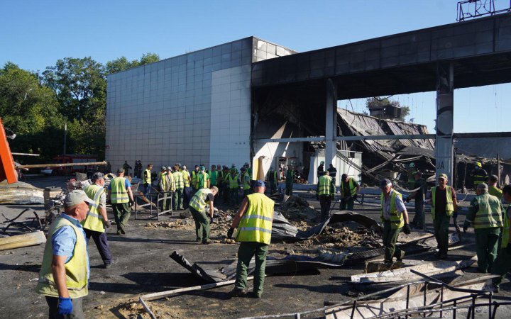У Кременчуці оголосили триденну жалобу за загиблими внаслідок удару по ТРЦ