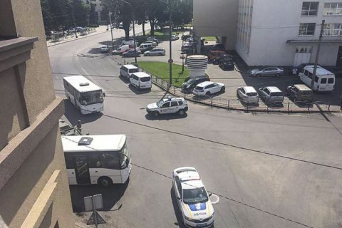 Луцький терорист стріляв по дрону і кинув з автобуса предмет, який вибухнув