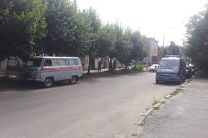 Из-за сообщения о минировании 5-этажного дома в Житомире перекрыта улица