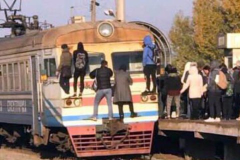 "Киевпастранс" и УЗ обвинили друг друга в сбое работы городской электрички
