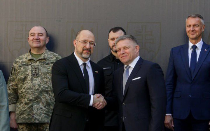 Шмигаль зустрівся з Фіцо у Словаччині. Сторони обговорять співпрацю у сфері енергетики і Формулу миру