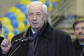 Азаров постарается причесаться и припудриться к Евро-2012