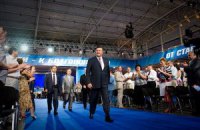 Янукович защищается от своего окружения, - Чорновил