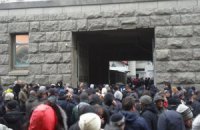 В Харькове сепаратисты ворвались во двор горсовета