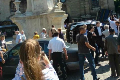 Екс-інспектор ДАІ, який в'їхав у натовп біля церкви в центрі Львова, отримав умовний вирок