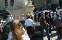 Экс-инспектор ГАИ, въехавший в толпу у церкви в центре Львова, получил условный приговор