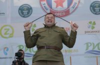 Російський чиновник, який гнув пруття об голову: курці фінансують геїв