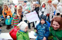 По Львову прошли маршем дети с плакатами "Таможенный союз - какашка!"