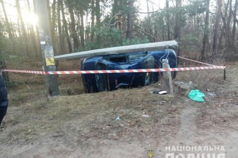 Под Киевом автомобиль сбил двух детей, которые переходили дорогу