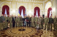 Зеленський вручив "Золоту Зірку" та інші нагороди військовим і цивільним 