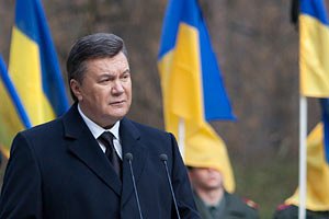 Янукович призывает почтить память жертв репрессий  