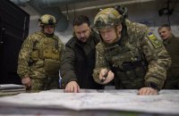 Чоловіки мобілізаційного віку мають бути в Україні, – Зеленський