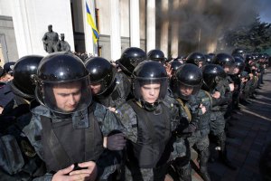 "Свобода" и "Правый сектор" отрицают участие в драках под Радой