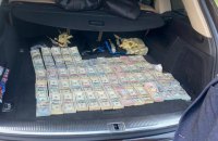 Начальника зміни митного посту на Волині затримали з $700 тис. в багажнику