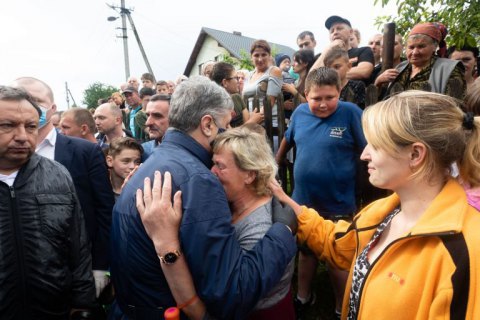 Порошенко призвал депутатов перечислить свою однодневную зарплату пострадавшим от паводков