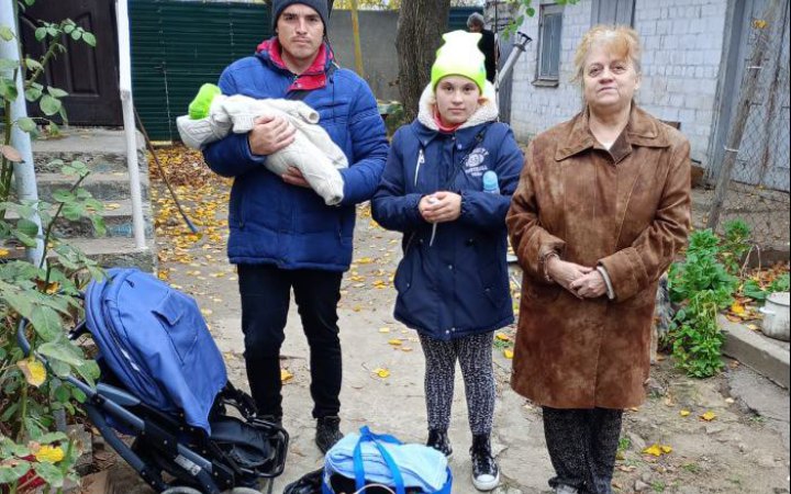 Правоохоронці евакуювали на Херсонщині дві сім’ї з дітьми