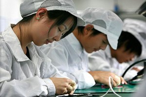 Собирать iPhone и iPad будут роботы