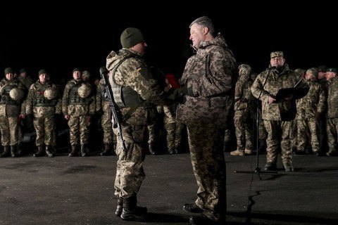 Виновных в проблемах с перевозкой военных, награжденных Порошенко, накажут