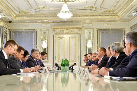 Порошенко принял 10 американских конгрессменов