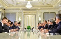 Порошенко принял 10 американских конгрессменов