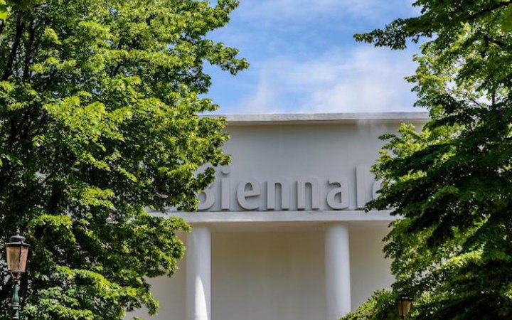 Венеційська бієнале перенесла церемонію нагородження з травня на листопад і запровадила приз від глядачів
