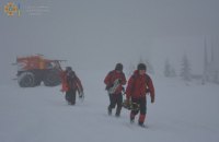 На Закарпатье группу туристов засыпало лавиной, есть пострадавший