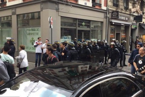 Напавшие на украинских фанов перед матчем Евро-2016 в Лилле говорили по-русски, - депутат
