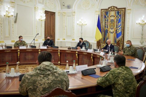 Зеленский вручил государственные награды военным десантно-штурмовых войск