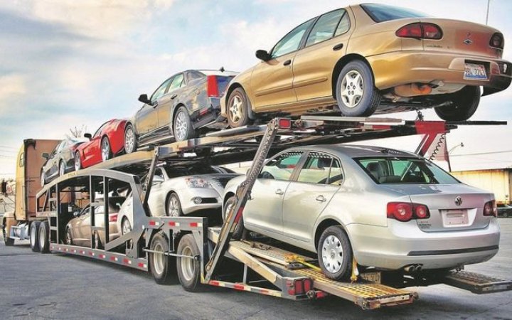 Мито за автівки повертається. Зеленський підписав закон