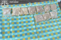 Викрили схему постачання наркотиків через поштові відділення, обшуки провели у Києві та Сарнах