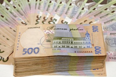 Остаток средств в казне правительства в июле сократился почти на треть