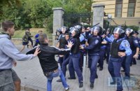 Польских фанатов в оцеплении провели на стадион