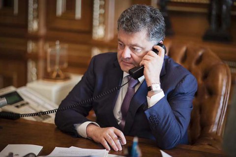 Порошенко провел телефонный разговор с освобожденным из тюрьмы в РФ Костенко