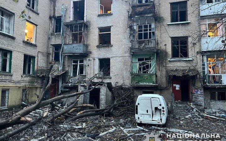 ​Учора ворог обстріляв 13 населених пунктів Донеччини: пошкоджені будинки, завод, технікум і гараж