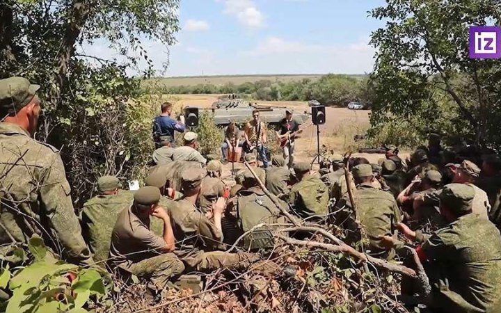 Росіяни для підняття "бойового духу" створили творчі бригади зі співаками і циркачами, але це навряд допоможе, – МО Британії