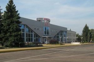Боевики на танках обстреляли аэропорт в Луганске 