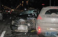 На мосту Патона в Киеве столкнулись Daewoo и Chevrolet, пострадало пять человек