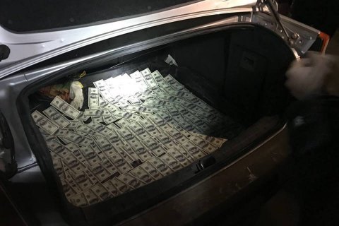 В Винницкой области задержали адвоката при получении $15 тыс. взятки